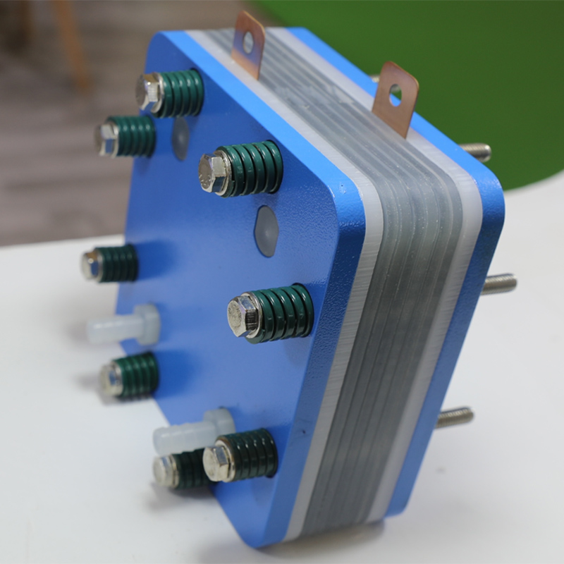 Liquid flow battery stack assembly process: from component preparation to technology optimization